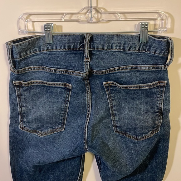 Old Navy Relaxed Slim Taper Distressed Jeans Size 32x32 - Picture 5 of 8